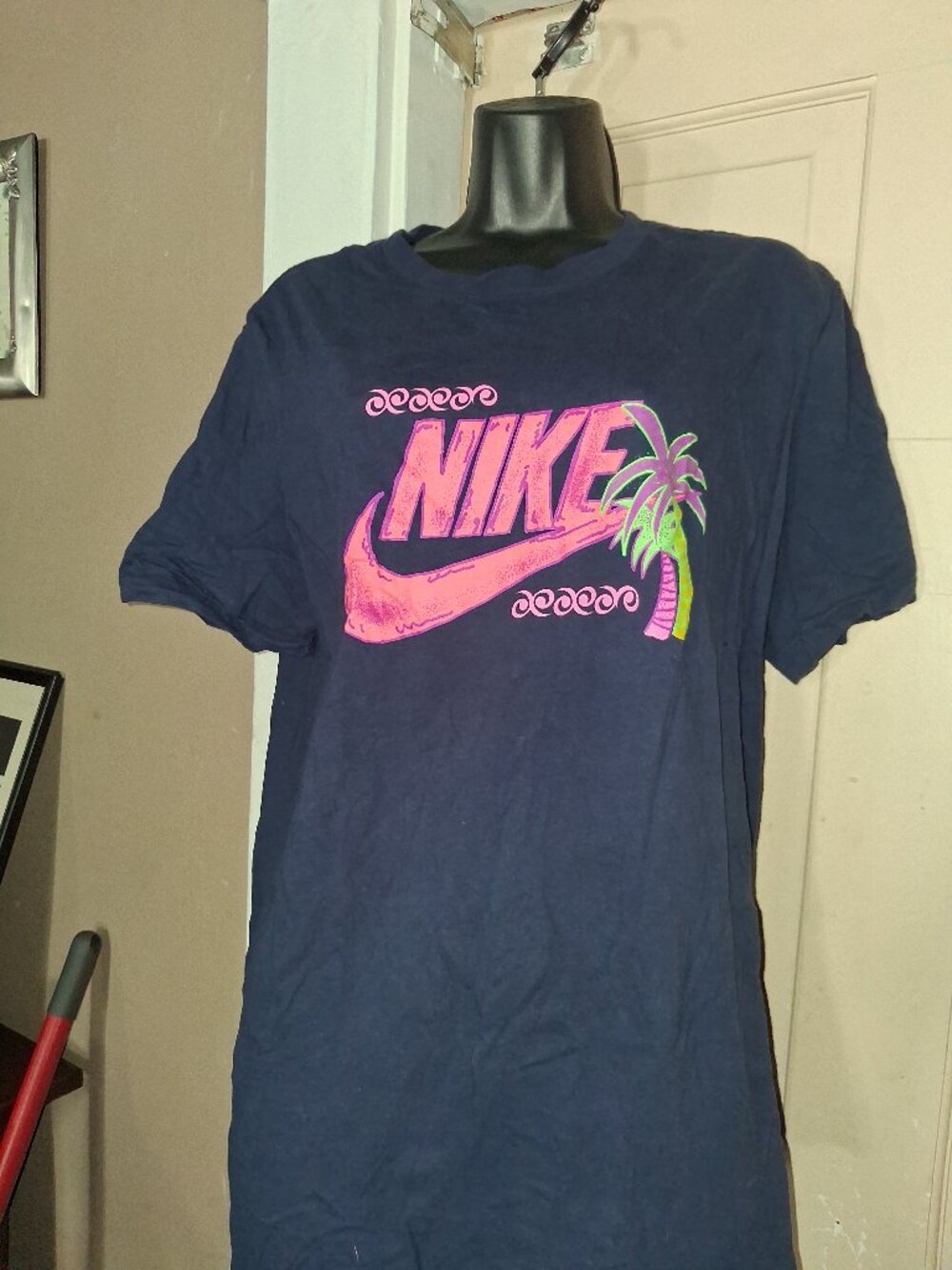 NIKE GRAPHIC TEE